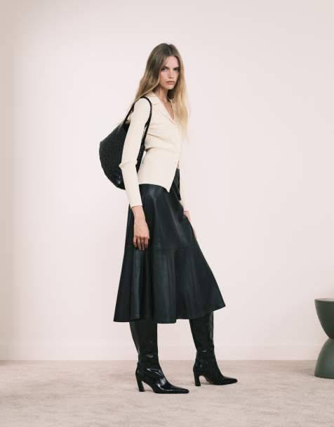 Falda midi negra de cuero sintético de Mango - view 1
