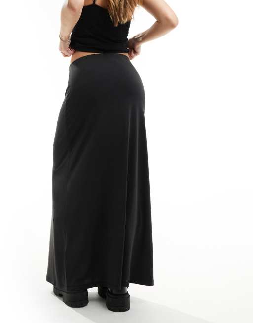 Falda midi negra drapeada Signe de Weekday, 2 de 5