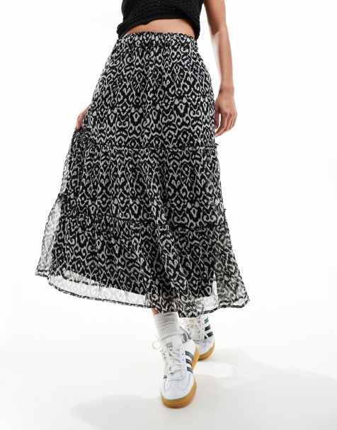 Falda midi negra escalonada estampada de New Look - view 1
