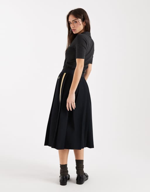 Falda midi negra plisada de estilo tenista con detalle de cinta y logo de Fred Perry (parte de un conjunto), 2 de 5