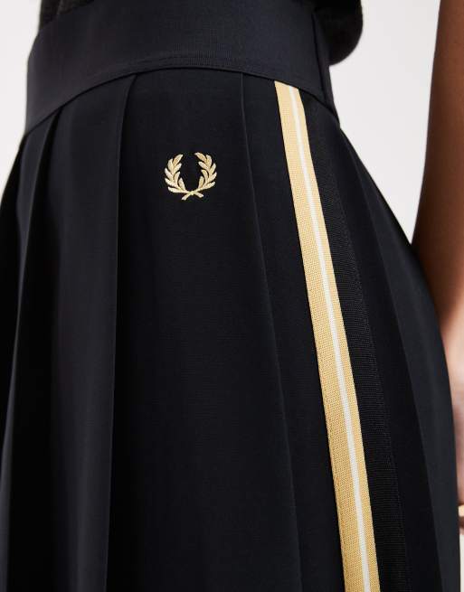 Falda midi negra plisada de estilo tenista con detalle de cinta y logo de Fred Perry (parte de un conjunto), 3 de 5
