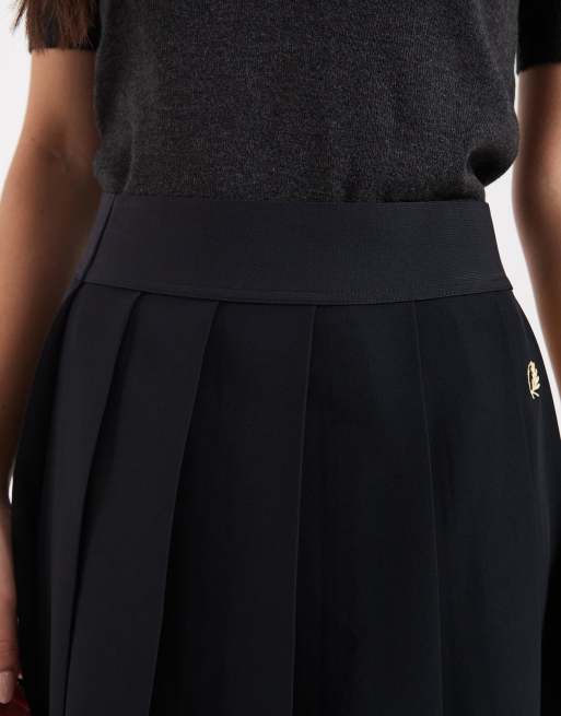 Falda midi negra plisada de estilo tenista con detalle de cinta y logo de Fred Perry (parte de un conjunto), 5 de 5