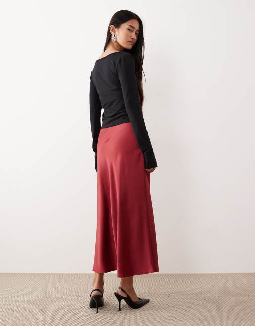 Falda midi rojo oscuro de satén de YAS , 4 de 5