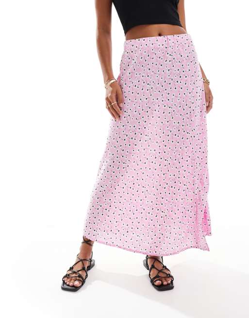 Falda midi rosa con estampado floral y abertura lateral de PIECES Petite, 4 de 5