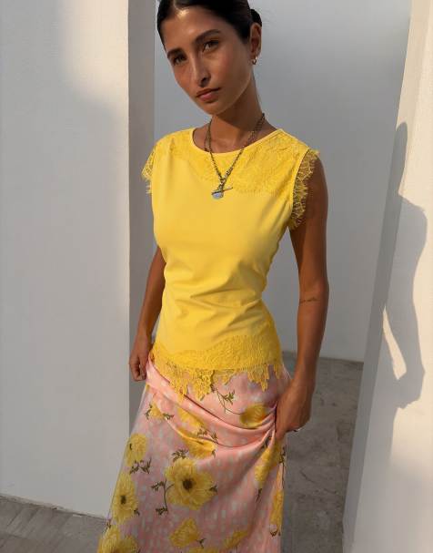 Falda midi rosa de satén con estampado de lunares y flores y ribete de encaje en el bajo Maeva de Never Fully Dressed Petite - view 1