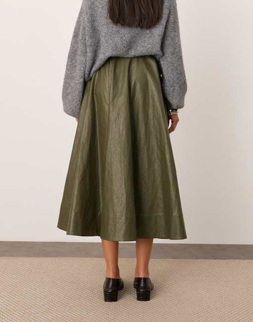 Falda midi verde caqui de corte amplio de poliuretano efecto rugoso de ASOS EDITION, 3 de 5