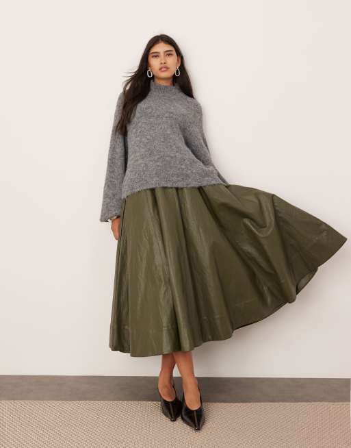 Falda midi verde caqui de corte amplio de poliuretano efecto rugoso de ASOS EDITION, 5 de 5