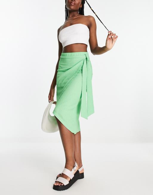 Falda midi verde cruzada estilo pareo de Pieces