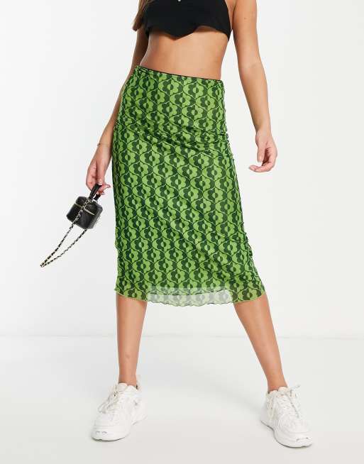 Falda midi verde de estilo años 90 con estampado de ondas y margaritas de malla de Motel