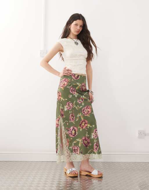 Falda midi verde de satén con estampado floral y ribete de encaje de Reclaimed Vintage