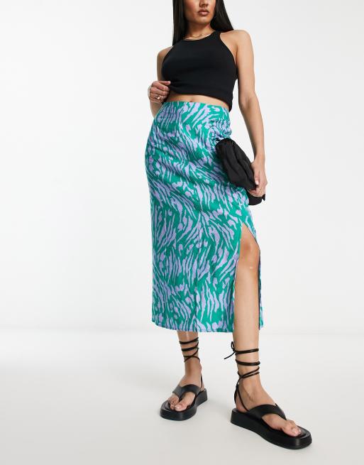Falda midi verde estampada cruzada con detalle fruncido lateral de Vila
