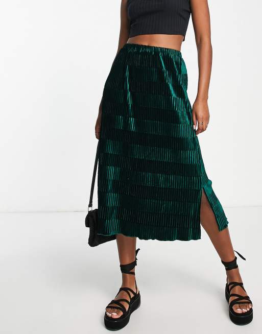 Falda midi verde oscuro con acabado rugoso de Urban Revivo