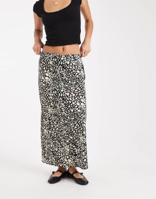 Falda negra con estampado abstracto de Wednesday's Girl, 2 de 5