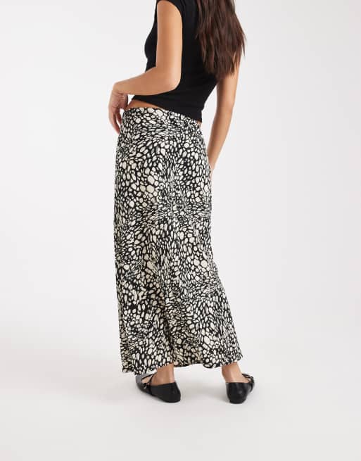 Falda negra con estampado abstracto de Wednesday's Girl, 4 de 5