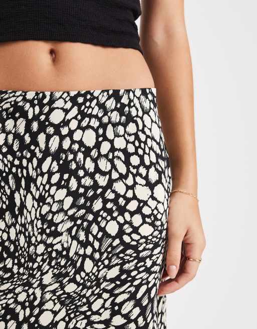 Falda negra con estampado abstracto de Wednesday's Girl, 5 de 5
