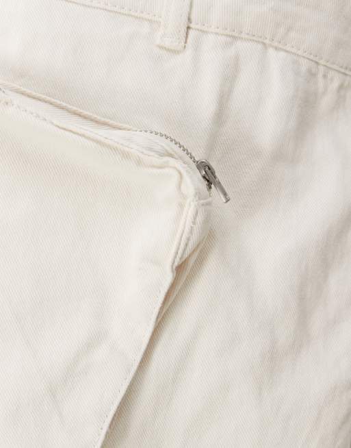 Falda pantalón blanco hueso utilitaria con bolsillo para teléfono de sarga de Monki , 4 de 5
