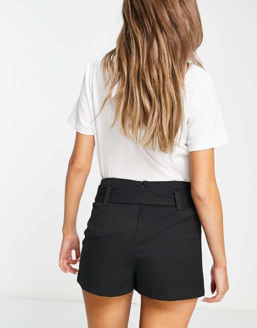 Falda pantalón corta negra con detalle abertura y de cinturón | ASOS