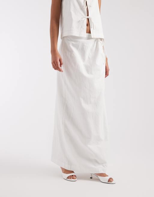 Falda playera larga blanca con detalle de lazada lateral de algodón de 4th & Reckless (parte de un conjunto), 5 de 5