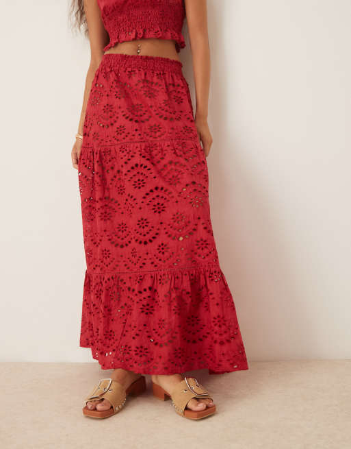 Falda playera larga rojo cereza con diseño bordado de Iisla Bird