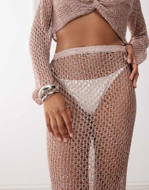 Falda playera larga rosa empolvado de croché con lentejuelas de Miss Selfridge, 4 de 5