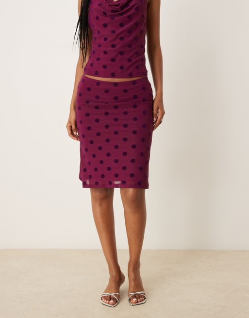 Falda por la rodilla color ciruela con patrón flocado de lunares de malla de ASOS DESIGN (parte de un conjunto)