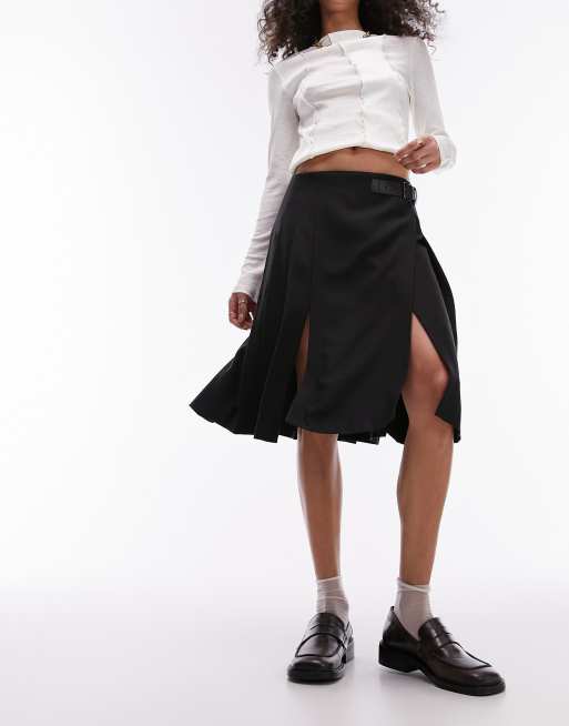 Falda por la rodilla negra plisada de corte sartorial estilo kilt escocesa de Topshop