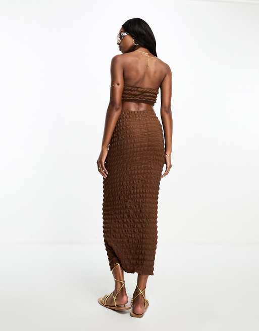 Falda recta midi marrón chocolate con textura abombada de ASOS DESIGN (parte de un conjunto), 3 de 4
