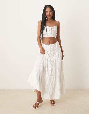Falda semilarga blanca escalonada de estilo boho Talia de Nobody's Child - view 1