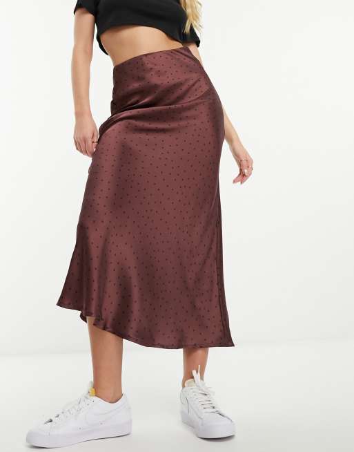 Falda semilarga burdeos de corte al bies con estampado de lunares de Wednesday's Girl