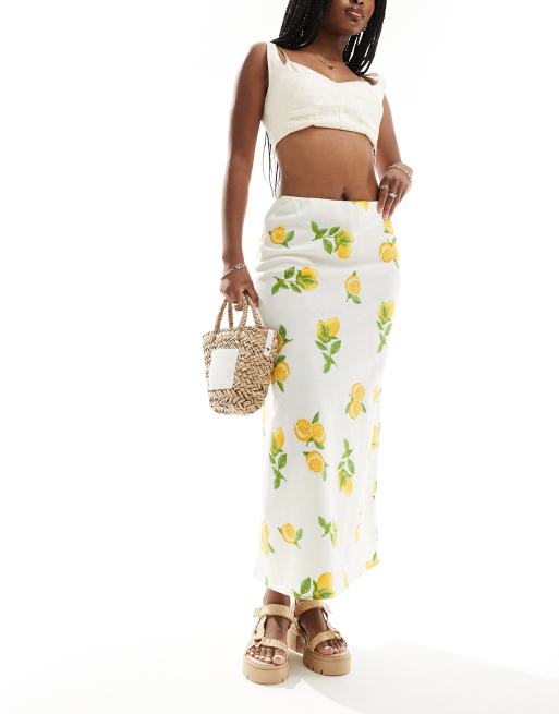 Falda semilarga multicolor de corte al bies con estampado de limones de Wednesday's Girl