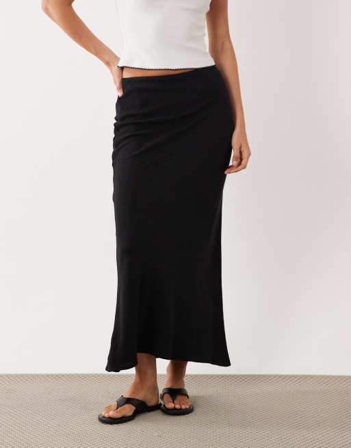Falda semilarga negra de corte al bies de lino de ASOS DESIGN, 2 de 5