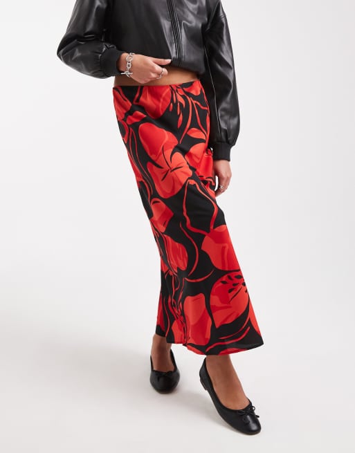 Falda semilarga roja de corte al bies Bold Bloom de Wednesday's Girl, 2 de 5