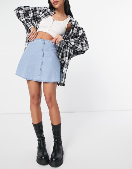 Falda vaquera con lavado azul medio, botones y acabado suave de ASOS DESIGN (parte de un conjunto)