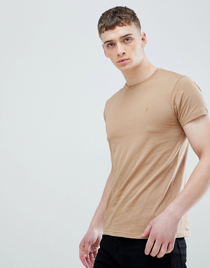 Farah – Farris – Sandfärgad t-shirt med smal passform och logga-Brun