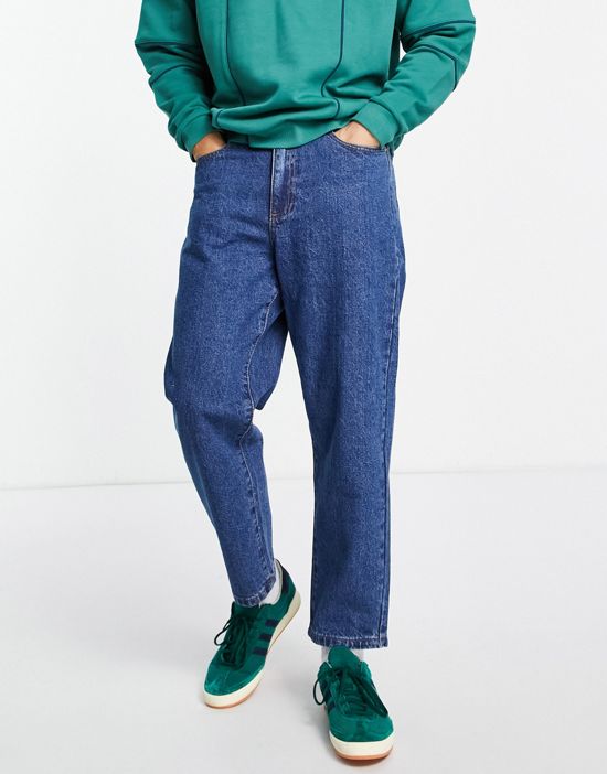 https://images.asos-media.com/products/farah-hawtin-tapered-fit-crop-jeans-in-mid-wash/202270852-1-blue?$n_550w$&wid=550&fit=constrain