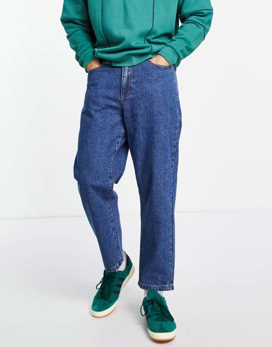 https://images.asos-media.com/products/farah-hawtin-tapered-fit-crop-jeans-in-mid-wash/202270852-1-blue?$n_550w$&wid=550&fit=constrain