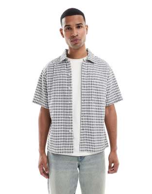 kegan short sleeve plaid seersucker shirt in blue and white