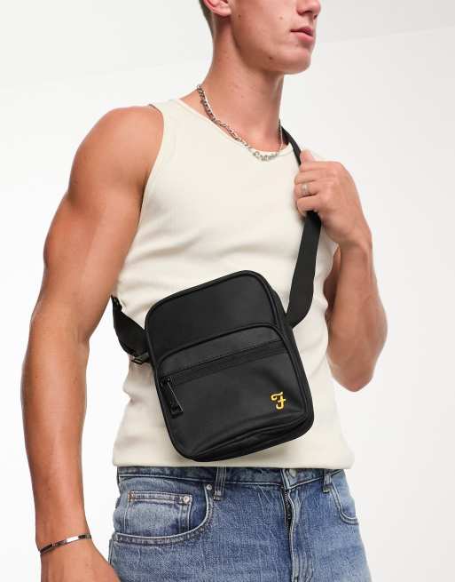 https://images.asos-media.com/products/farah-mini-crossbody-tas-met-logo-in-zwart/204499902-1-black?$n_640w$&wid=513&fit=constrain