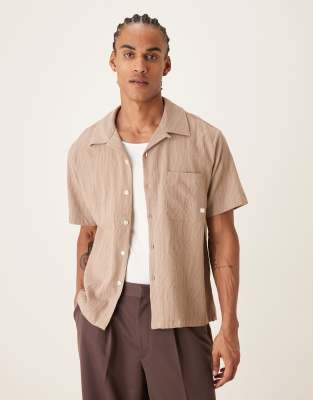 Farah Riley Short Sleeve Logo Shirt In Brown