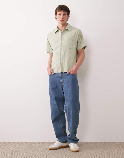 Farah Riley short sleeve textured logo shirt in green, 2 of 5
