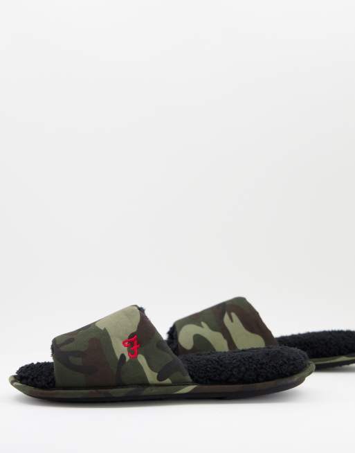 Farah slide slippers in camo