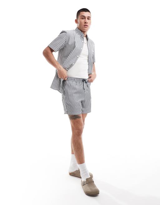 Farah – Strukturierte Shorts in Weiß mit Streifen