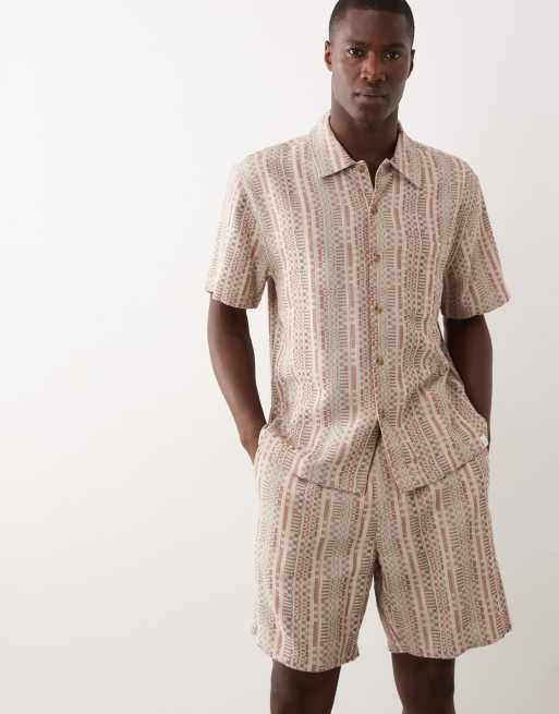 Farah - Swinton - Pantalones cortos a rayas rojas texturizadas con cordón ajustable (parte de un conjunto), 2 de 5