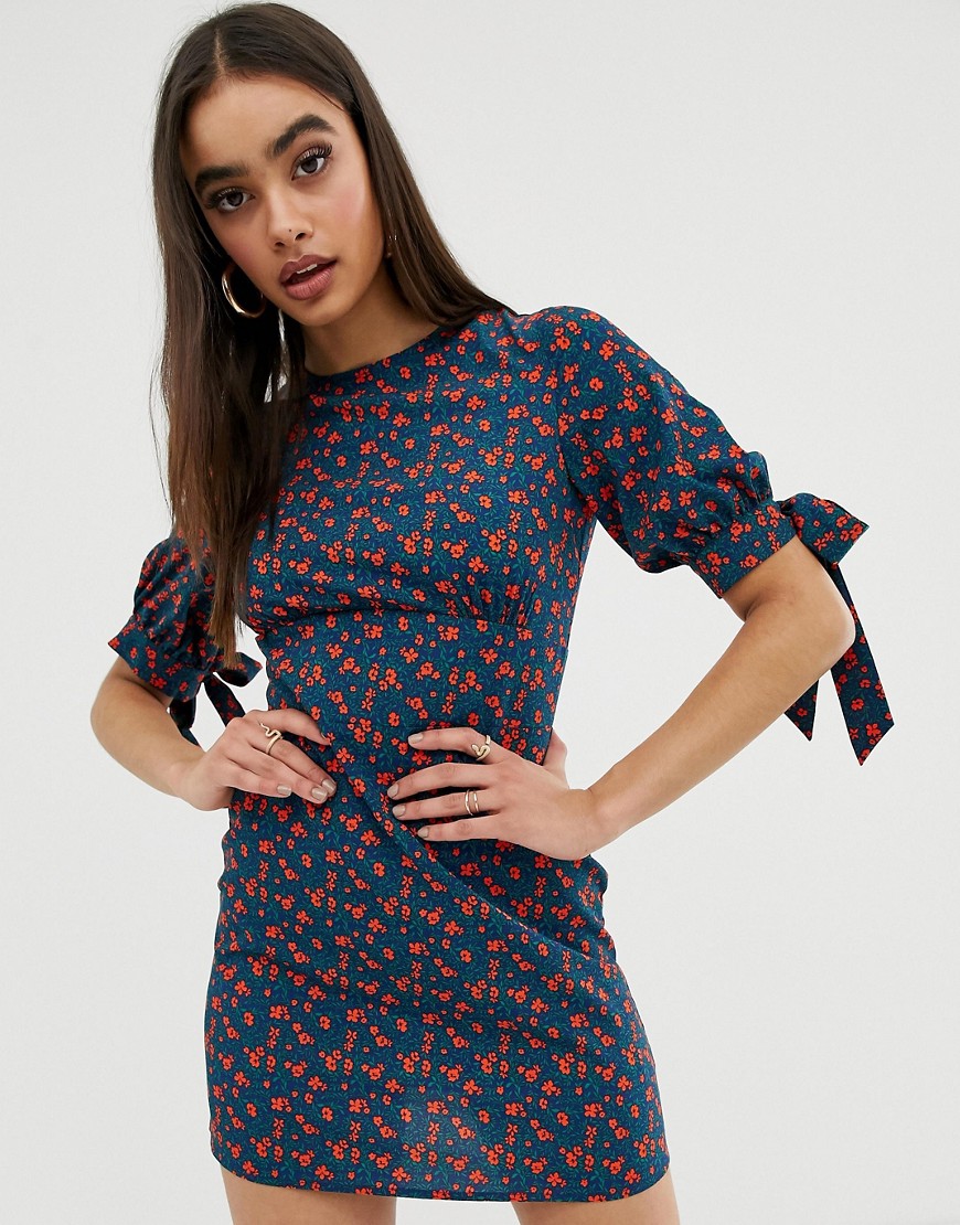 Fashion Union - Elegante mini-jurk met gestrikte mouwen-Marineblauw