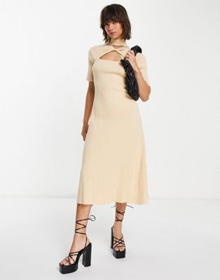 Fashion Union – Midaxi-Strickkleid mit Drehdesign am Ausschnitt und Zierausschnitt-Weiß