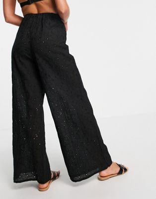 Pantalons et leggings Fashion Union - Pantalon de plage large en broderie anglaise - Noir