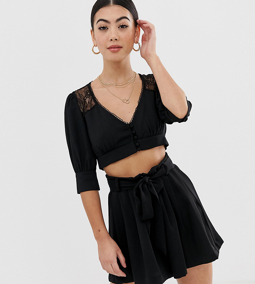 Fashion Union Petite - Cropped blouse met kanten vlakken-Zwart