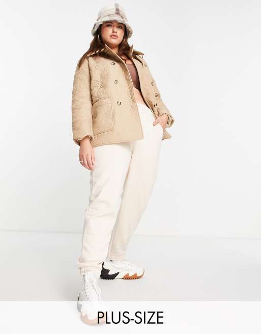 Fashion Union Plus – Zweireihige, kurze Steppjacke in Kamelbraun