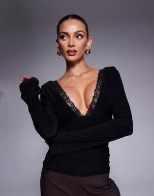 double sculpted slinky v-neck lace detail top in black