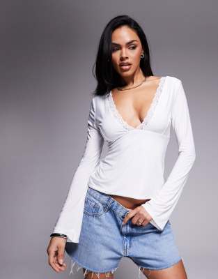 double sculpted slinky v-neck lace detail top in white